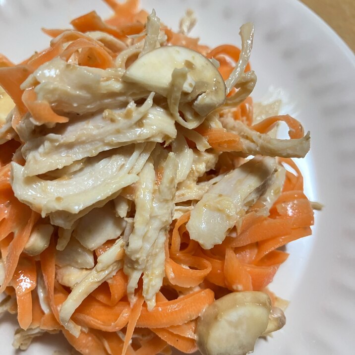胡麻ドレで!にんじん丸ごと一本サラダ〜作り置きにも